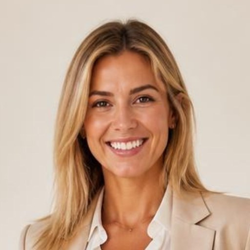 Maia, asistente de Mastres Realty